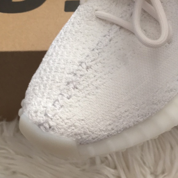 Auth  adidas yeezy boost 350 v2 triple white 8.5 - Picture 5 of 7